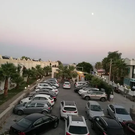 فندق Viras 3*